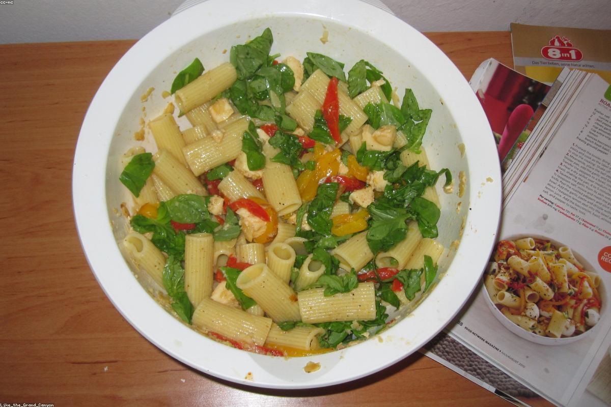 Nudelsalat Rezept klassisch für Party